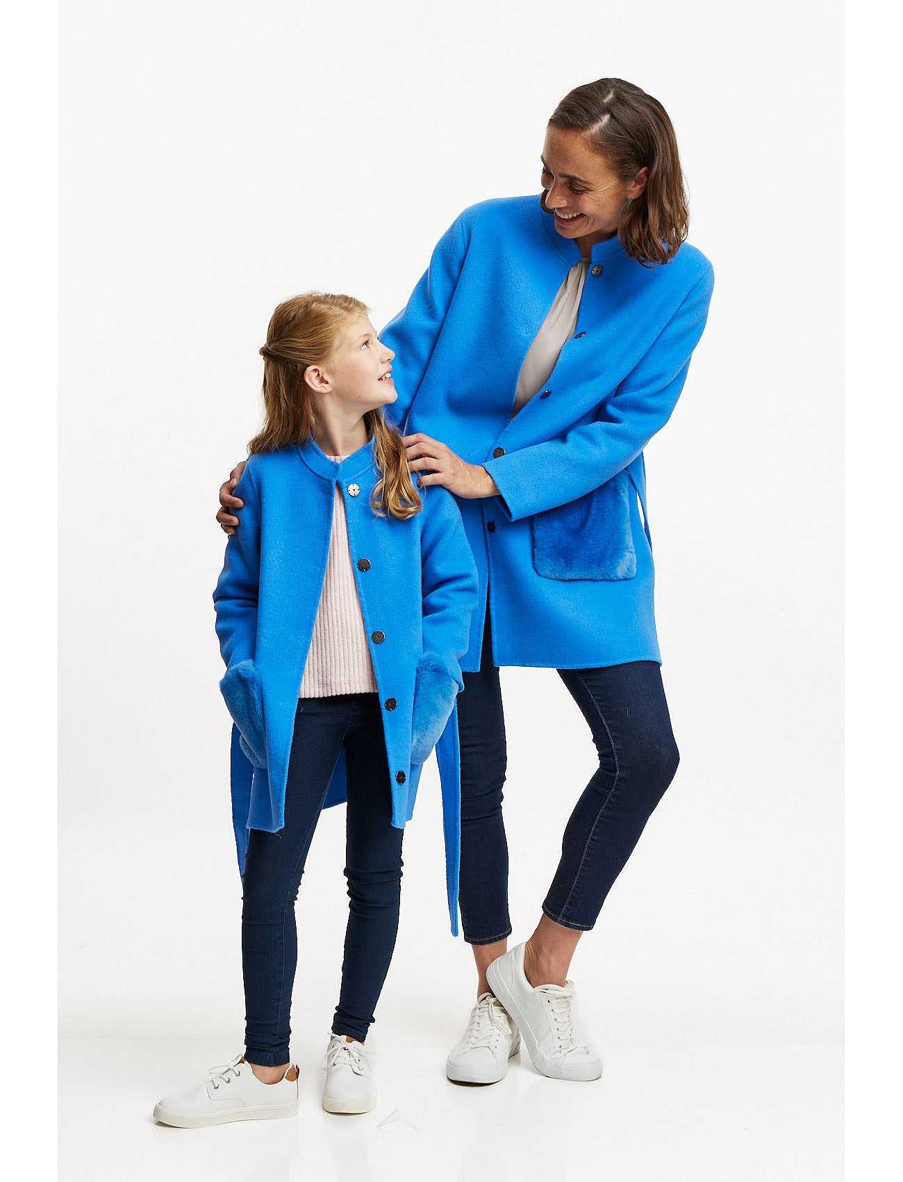 Kinder Wolljacke mit aufgesetzten Felltaschen - blau